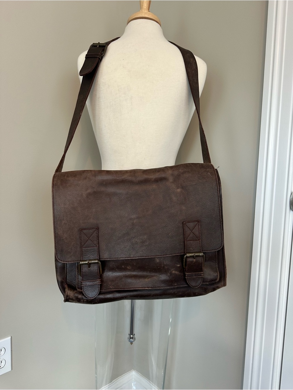 Classic Brown Leather Messenger Bag